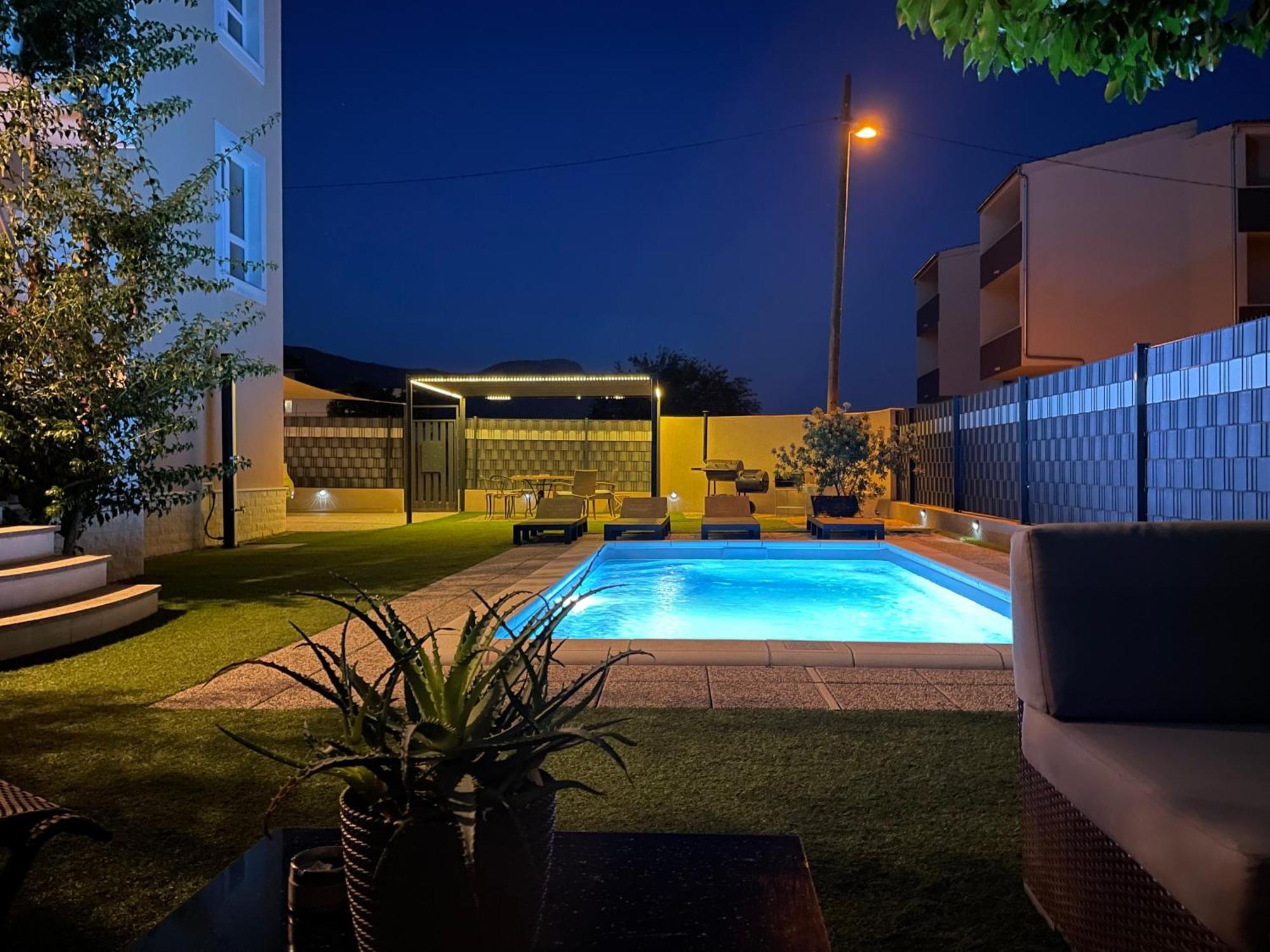 Villa Andrijana - Exclusively Yours - Family Getaway With Private Pool Kastela Dış mekan fotoğraf